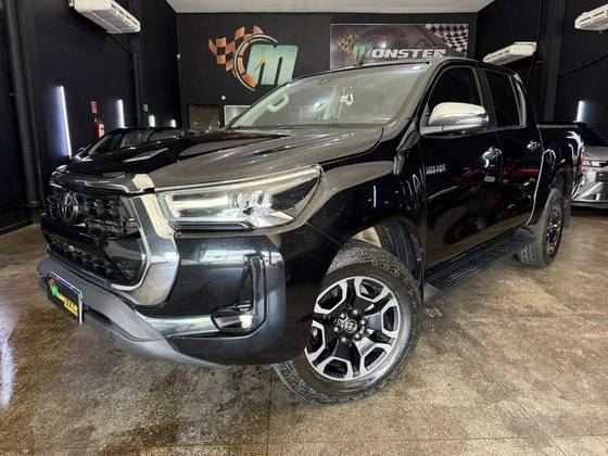 TOYOTA HILUX 2.8 D-4D TURBO DIESEL CD SRX 4X4 AUTOMÁTICO